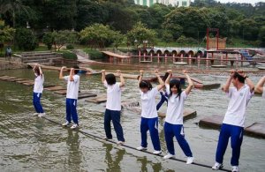 水上钢丝
