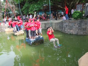 珠江啤酒2012年度拓展训练在笑